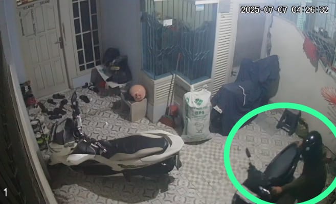 Pelaku Curanmor di Palembang Incar Kosan Mahasiswi Beraksi Waktu Subuh, Terekam Kamera CCTV