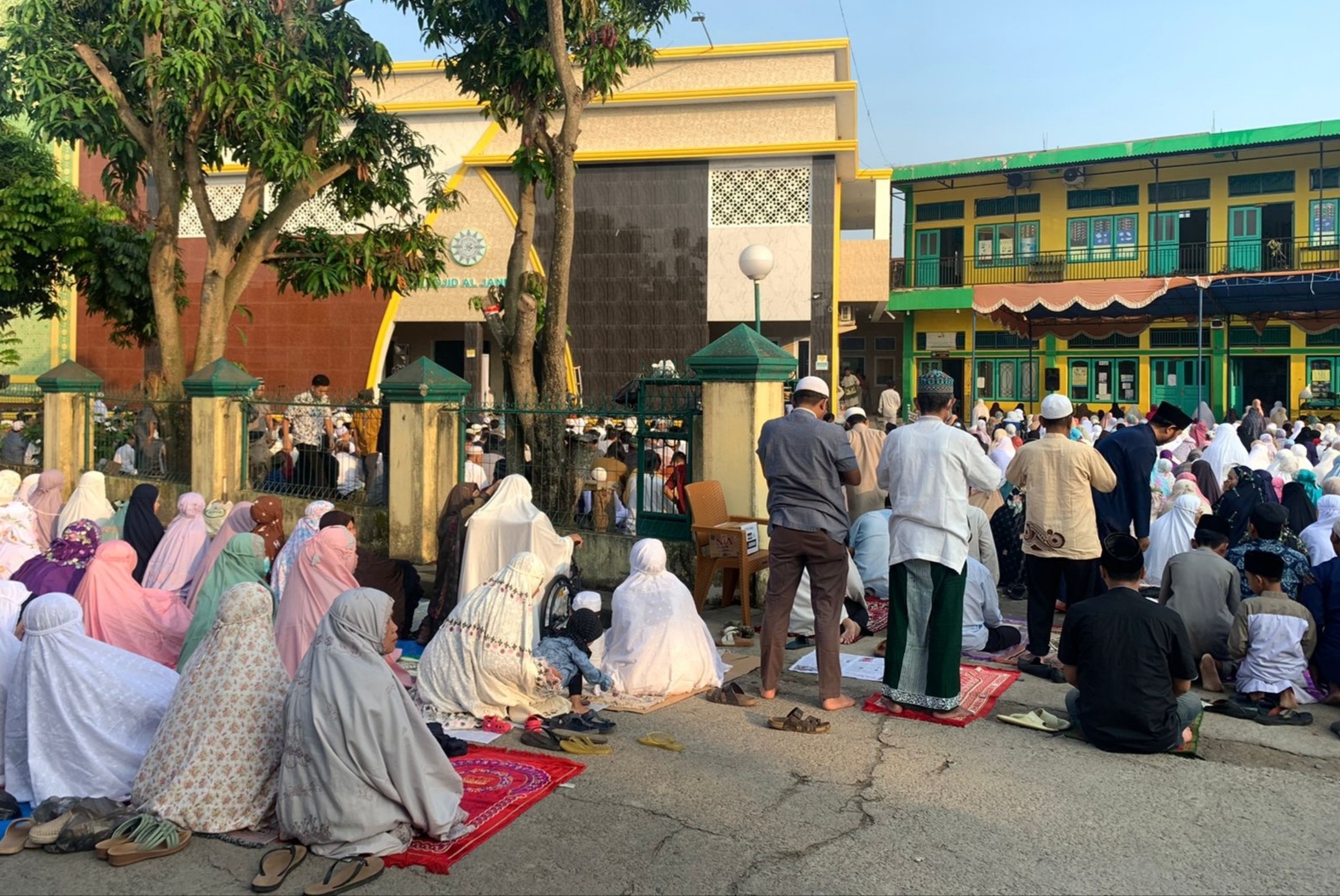 Ribuan Warga Muhammadiyah Laksanakan Solat Ied Di Masjid Al Jannah Sako