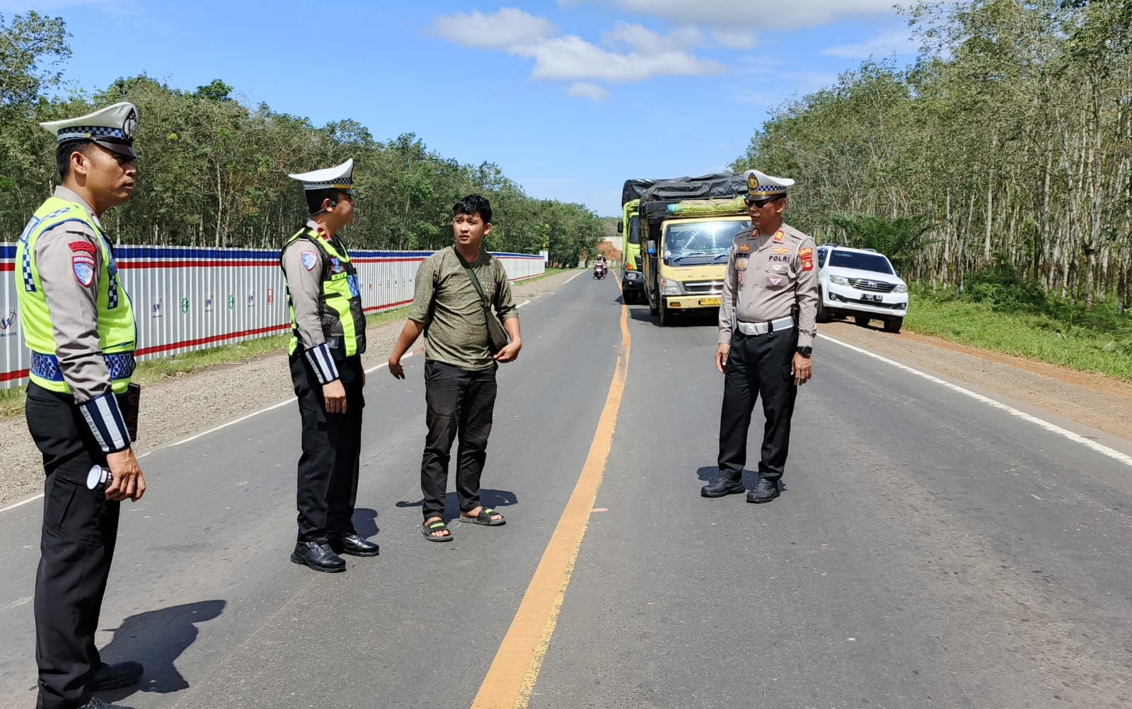 Hasil Olah TKP, Ambulans Ambil Jalur Berlawanan di Jalintim Palembang-Betung, Truk Diduga Tidak Beri Ruang