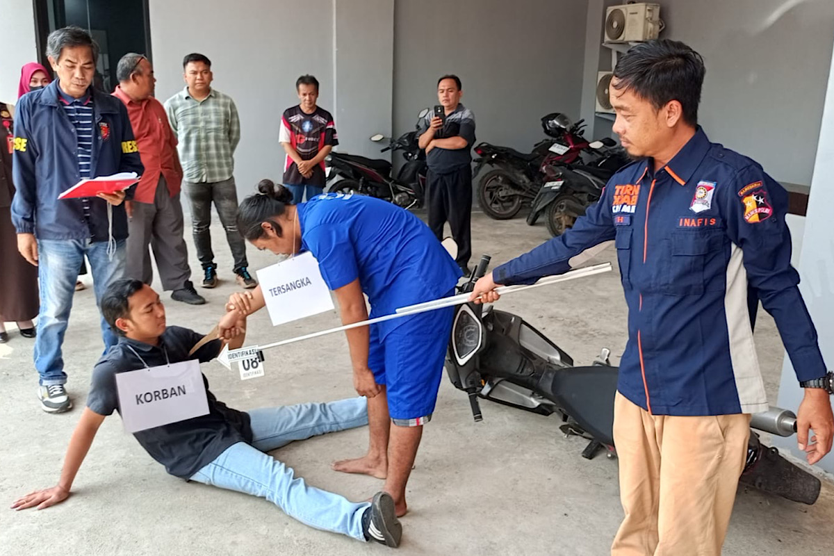 Rekonstruksi 12 Adegan, Jukir Pasar Inpres  Muara Enim Ditusuk 4 Kali