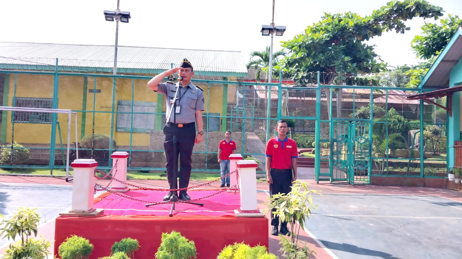 Warga Binaan Lapas Narkotika Kelas IIA, Gelar Upacara Bendera untuk Tingkatkan Kesadaran Berbangsa