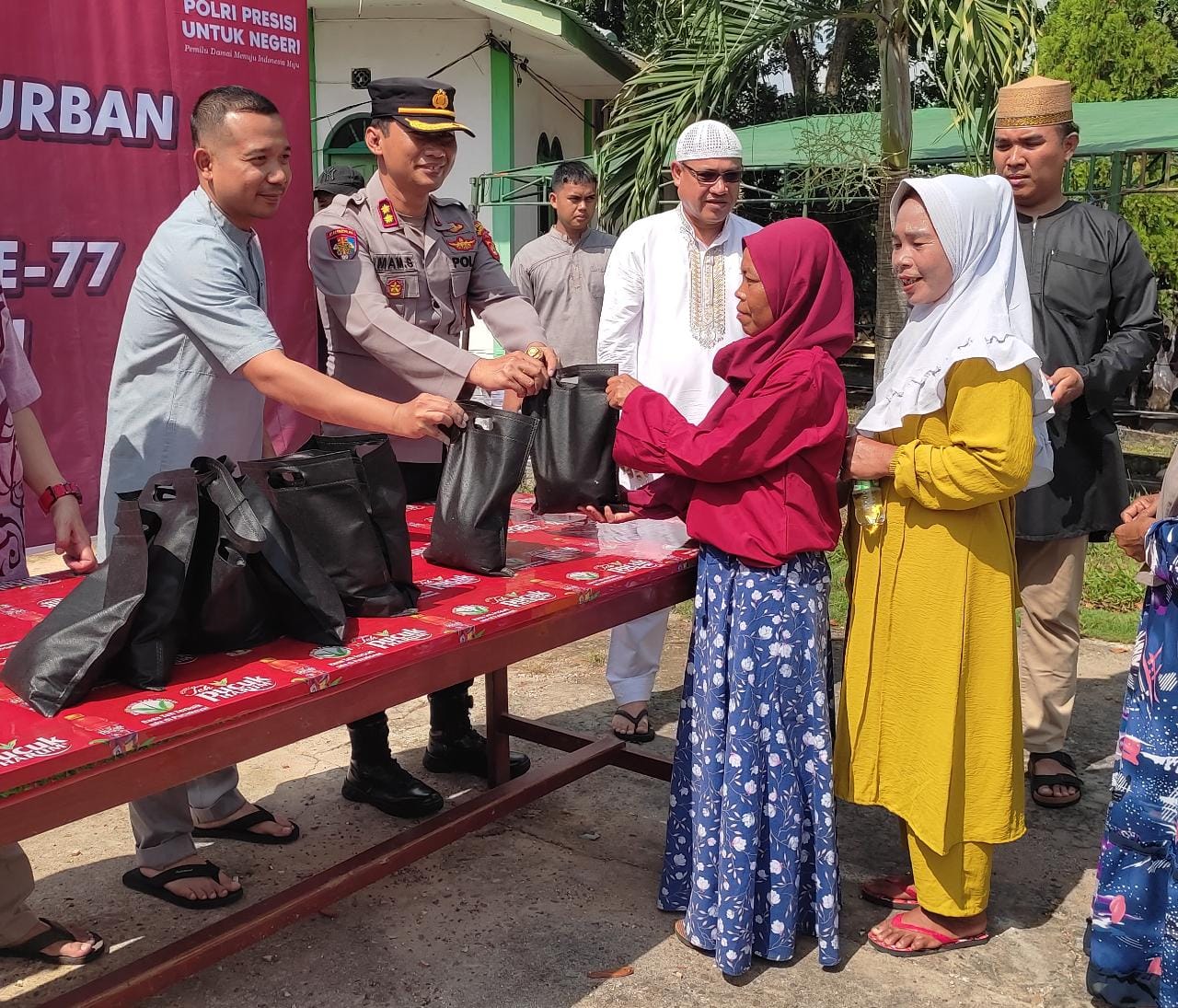 Idul Adha 1444 Hijriah, Polres Banyuasin Potong 6 Ekor Sapi dan Kambing, Berbagi kepada Kaum Dhuafa