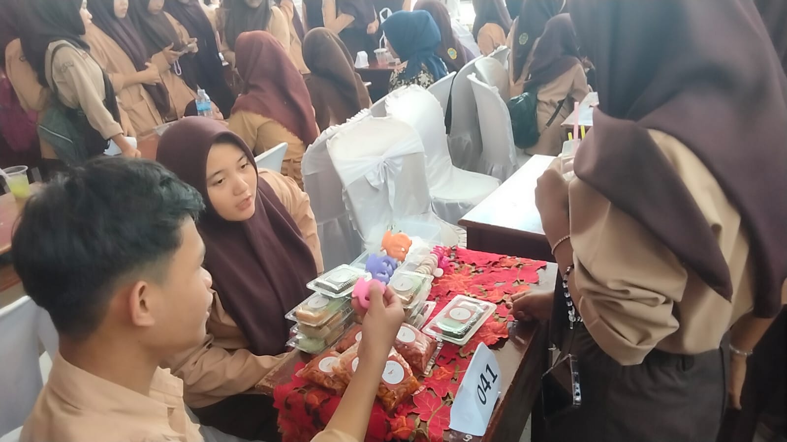 Bazar Kewirausahaan ITB Bina Sriwijaya Palembang Bekali Keahlian Berwirausaha, Dagangan Asli Buatan Siswa 