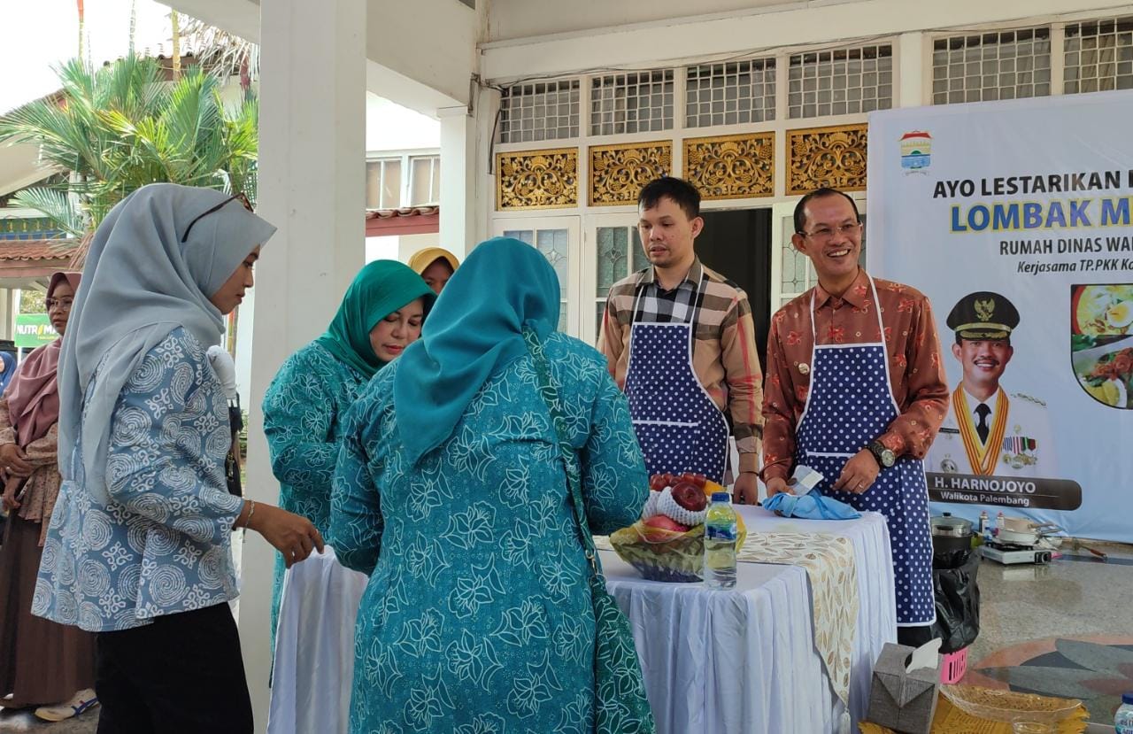 Pejabat di Pemkot Palembang Lomba Masak Lakso, Tim Harnojoyo Raih Penghargaan Terkompak