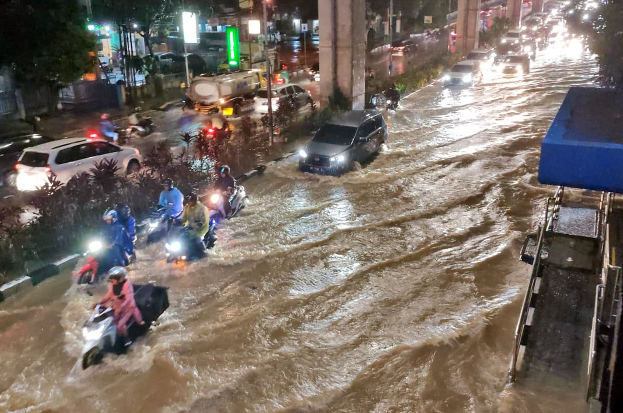Diguyur Hujan Deras, Sebagian Jalan di Kota Palembang Terendam Banjir