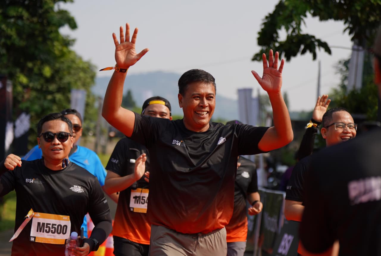 Dirut BSI Finish 5K Run For Humanity Sentul 2025