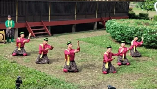 Khas Tari Sondok Piyogo Peninggalan Kesultanan Palembang, Bukan Penari Wanita