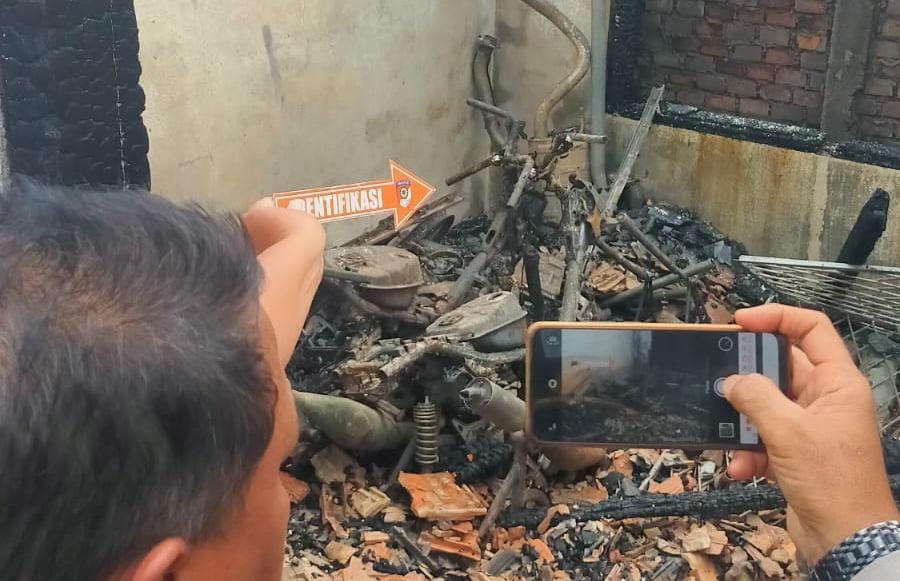 Rumah Sekaligus Bengkel di Kawasan Kemang Manis Palembang Terbakar, 7 Motor Ikut Hangus