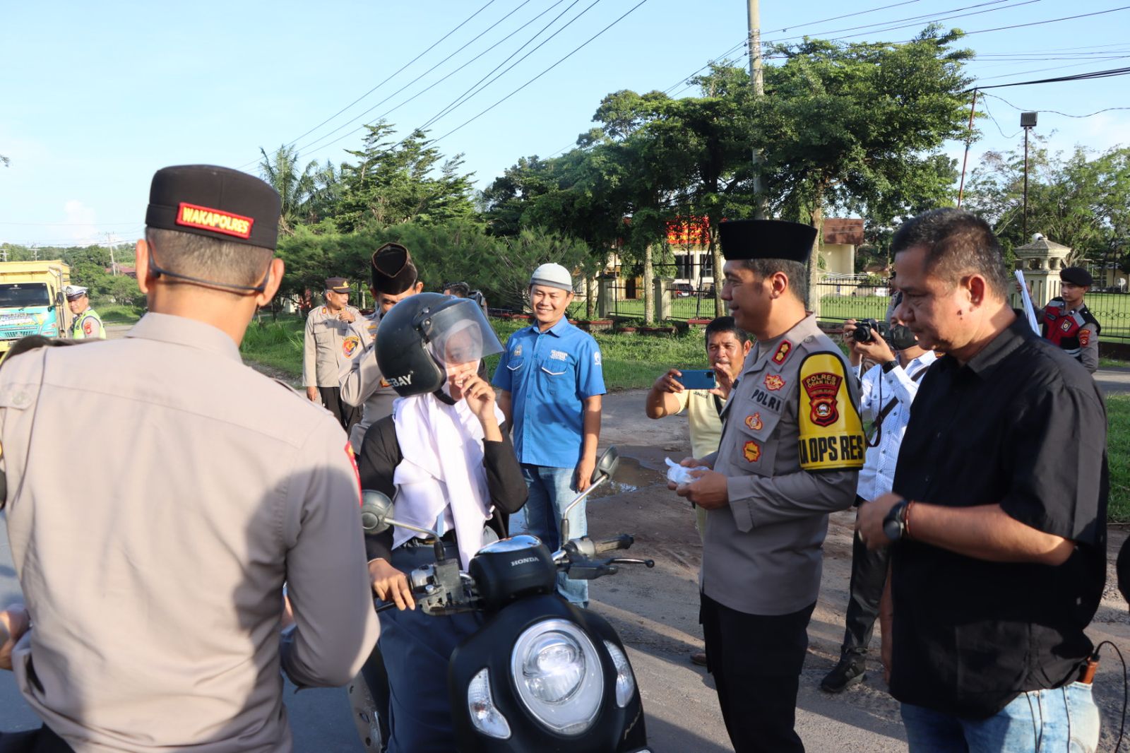 Pererat Sinergi Polri dan Insan Pers, Polres Ogan Ilir Berbagi Takjil dan Buka Puasa Bersama Awak Media