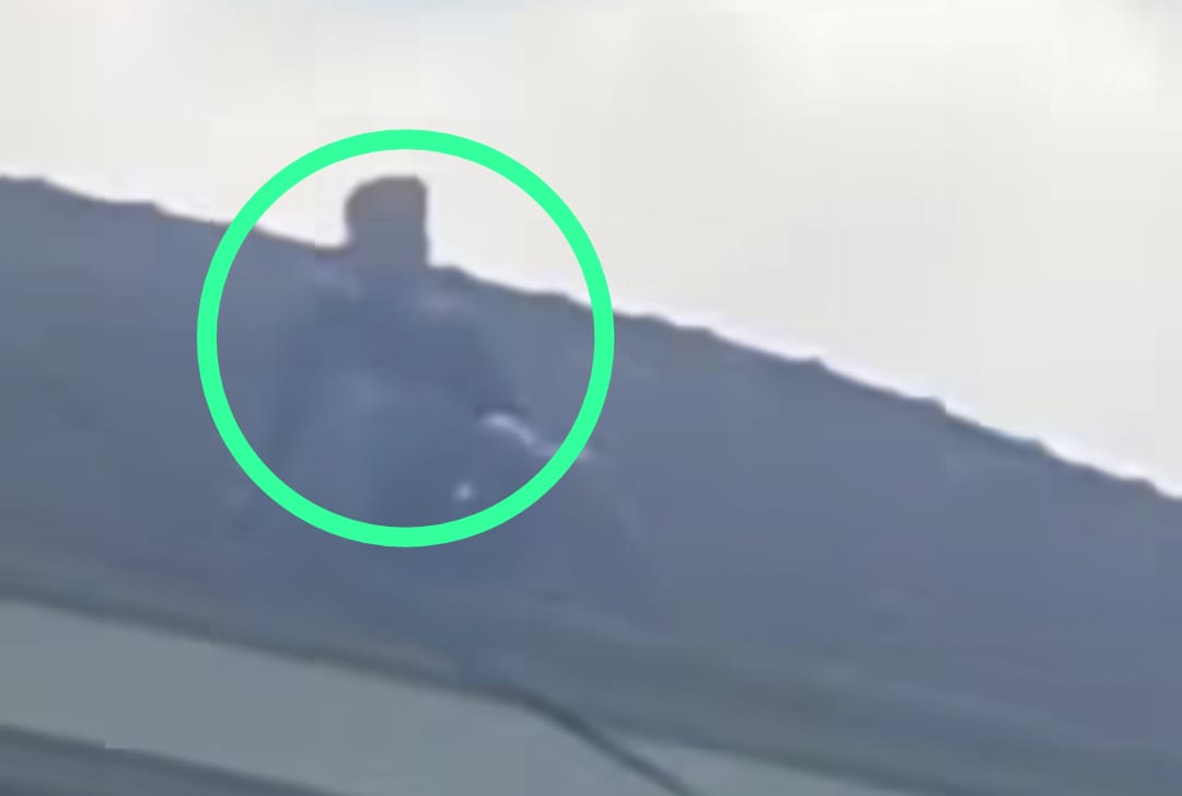 Diduga Pelaku Pencurian di Palembang Heboh di Medsos, Kepergok Naik Atap Rumah Warga 