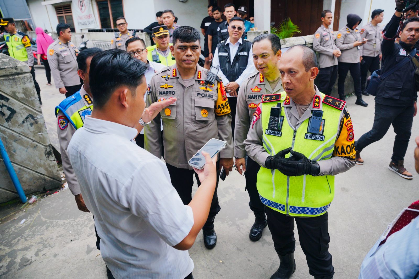 Tinjau TPS di Palembang, Kapolda Sumsel Pastikan Kamtibmas dan Tahapan Pemilu Berjalan Tertib