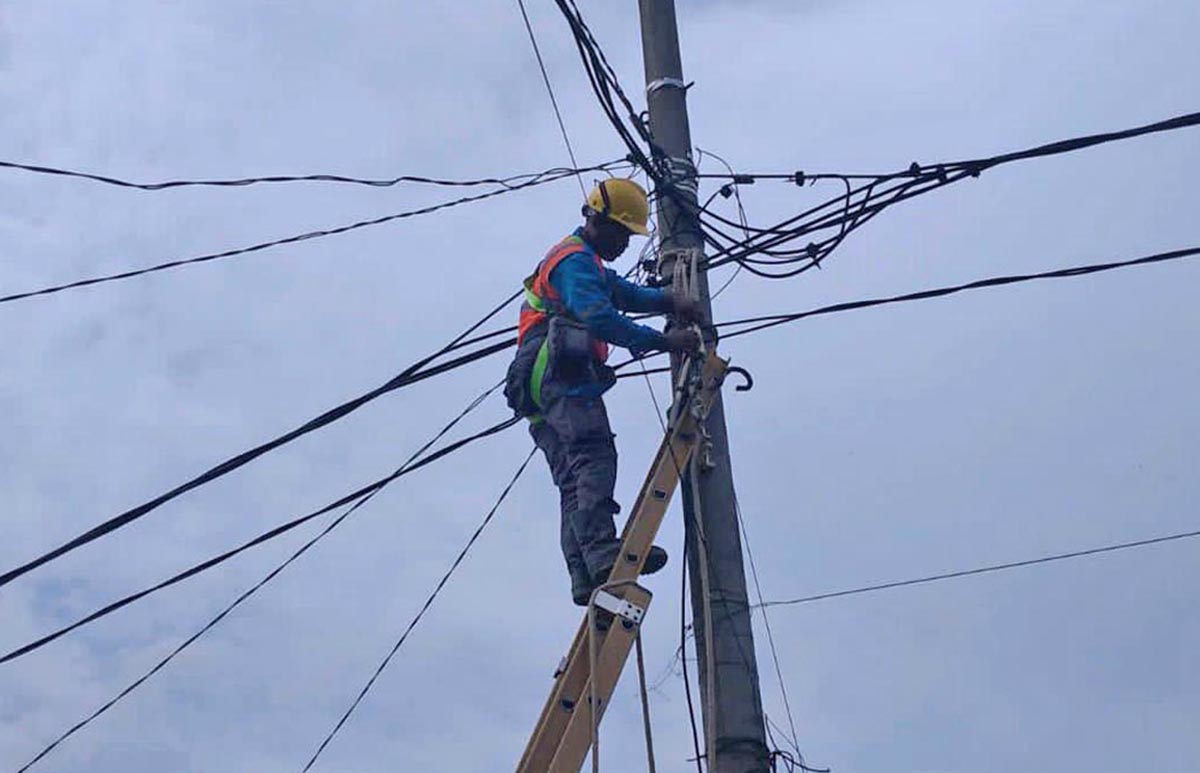 Sewenang-wenang Tarik Biaya Pemindahan Tiang Listrik, PLN Bikin Undang-undang Ini Mandul? 