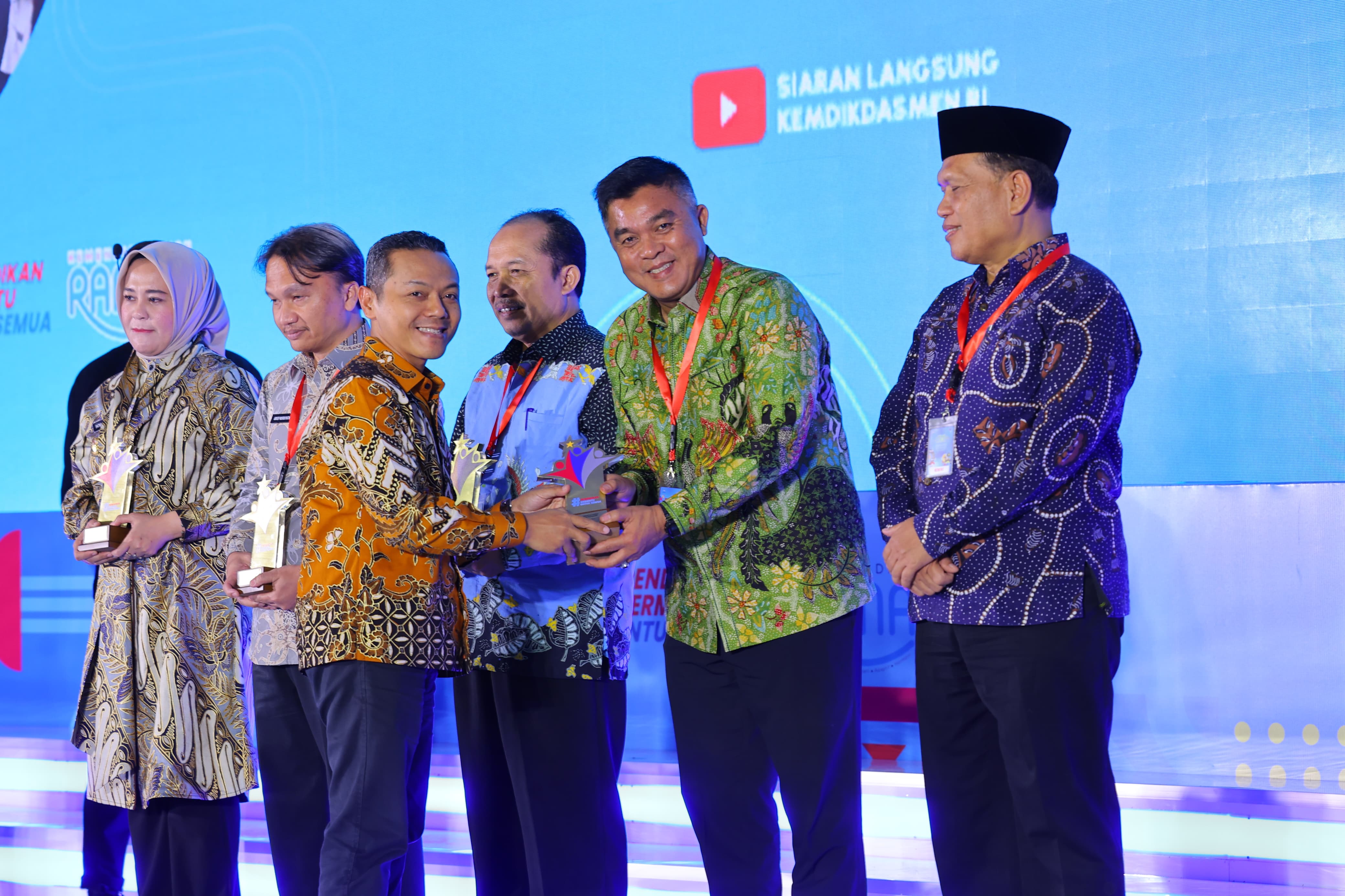 Wujud Nyata Palembang Cerdas, Sekda Aprizal Hasyim Raih Penghargaan Dari Mendikdasmen
