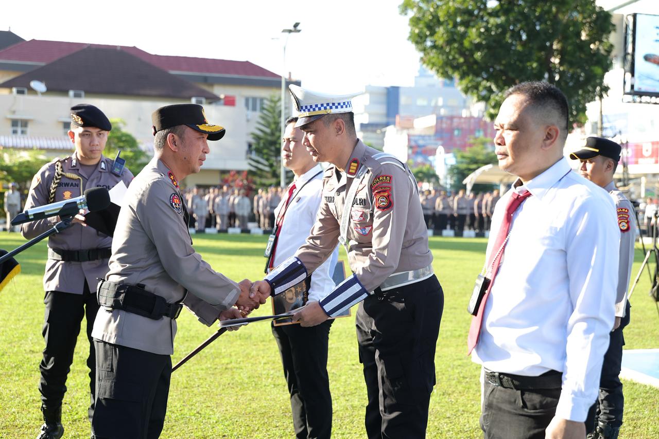 Kapolda Sumsel Ganjar 48 Personel Berprestasi, Hadiah Umrah Disiapkan