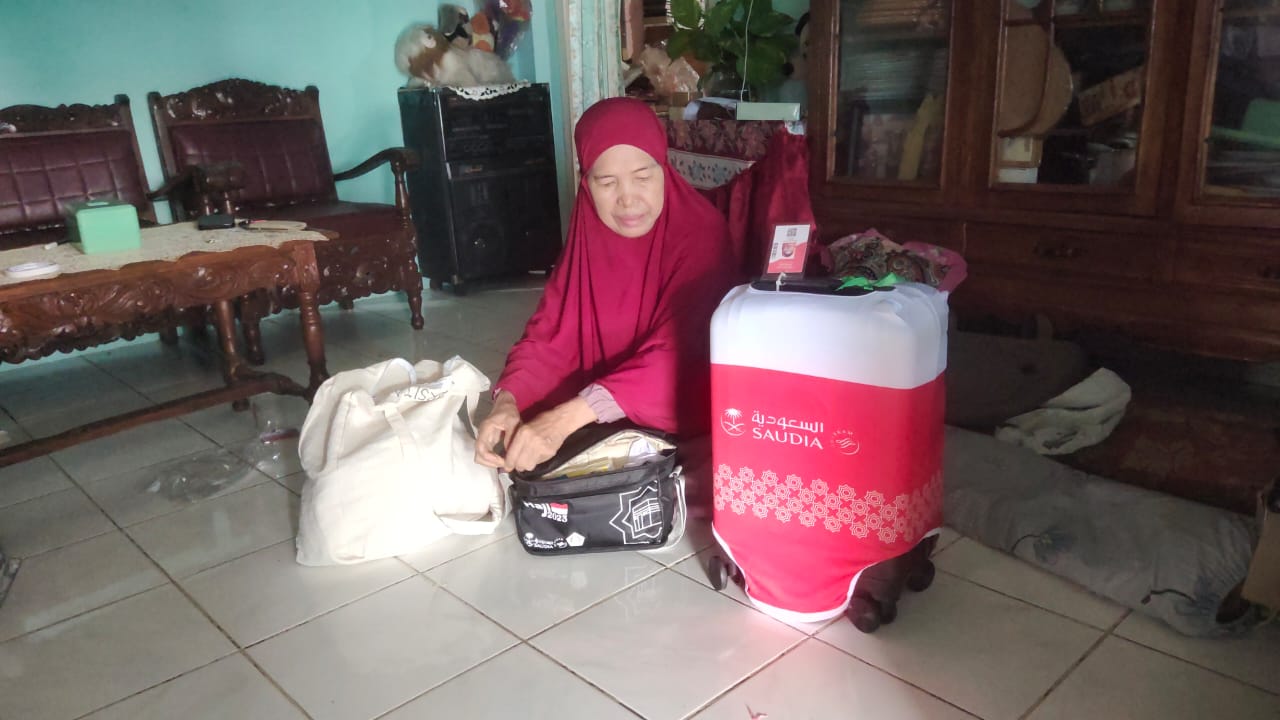Cerita Ibu Penjual Gorengan di Prabumulih Naik Haji, Setelah 16 Tahun Menabung, Sebagian Ditabung di Kaleng 