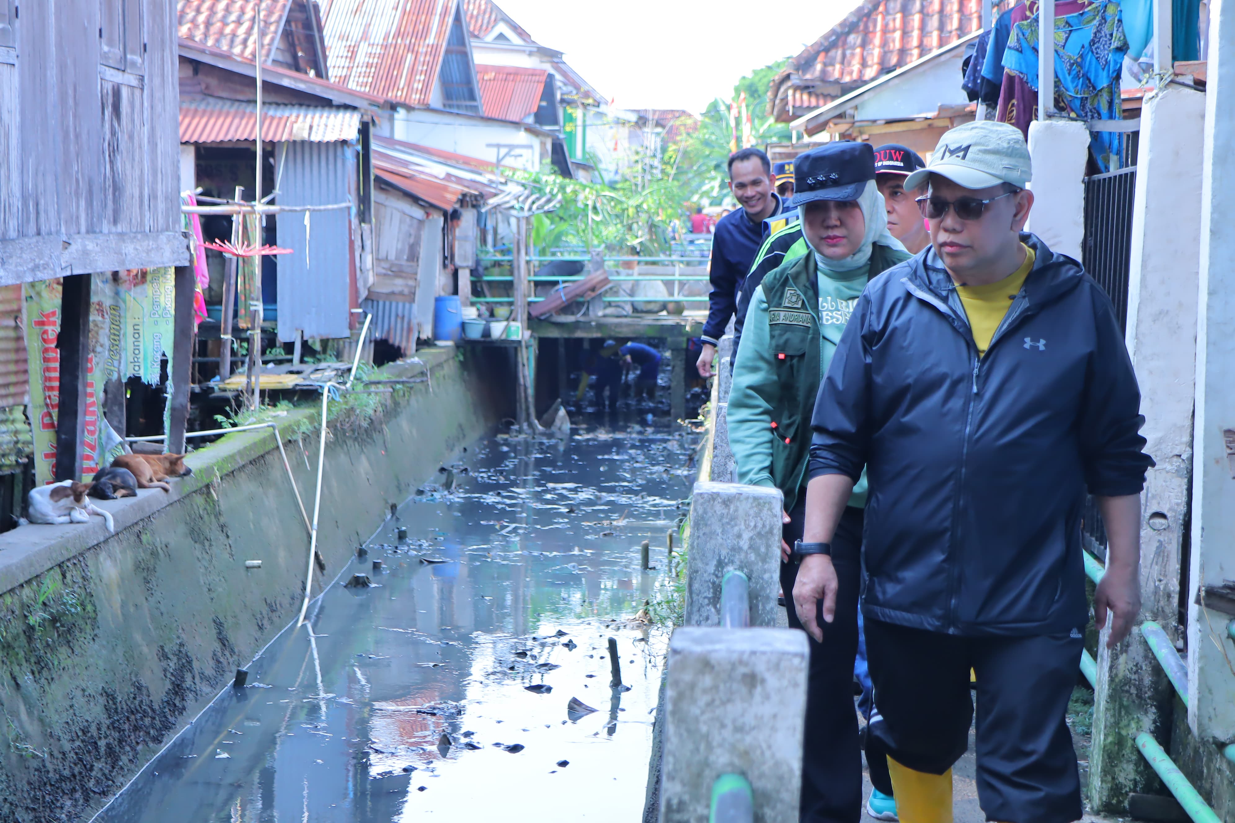 Banyak Sampah Menumpuk, Pj Wali Kota Damenta Minta Camat Prioritaskan Perawatan Aliran Anak Sungai