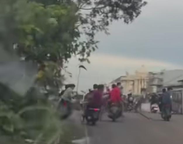 Kumpulan Remaja Tanggung di Palembang Sweeping Bawa Sajam, Resahkan Pengendara Melintas 