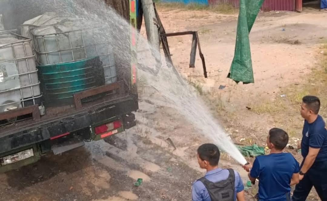 Mobil Box Diduga Berisi Minyak Ilegal di Sekayu Terbakar dan Meledak Hebat, Sopir dan Tukang Las Terlempar