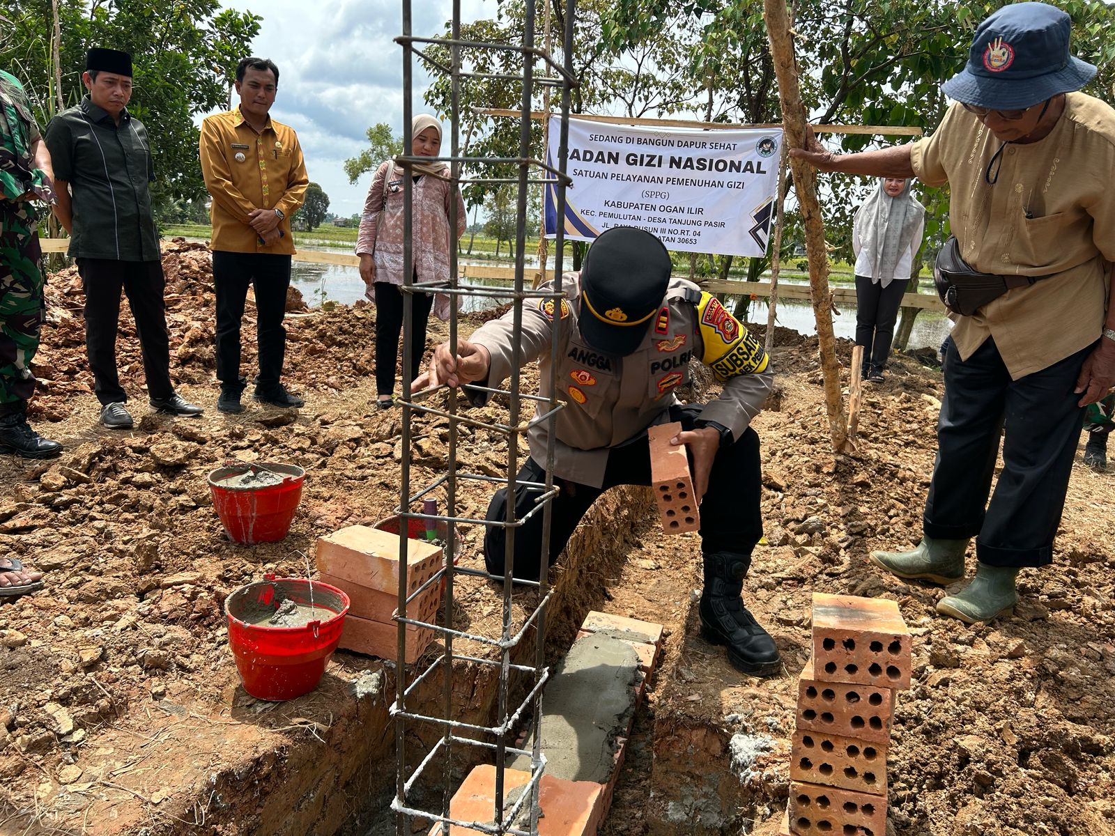 Polsek Pemulutan Ogan Ilir Lakukan Monitoring Pembangunan Dapur Makan Bergizi Gratis