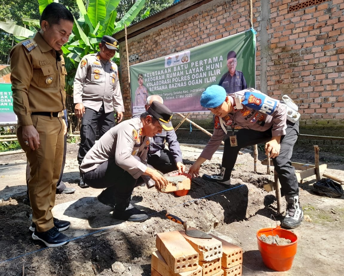 Hadiri Peletakan Batu Pertama Rumah Layak Huni, Kapolsek Indralaya Siap Berikan Dukungan Program Sosial