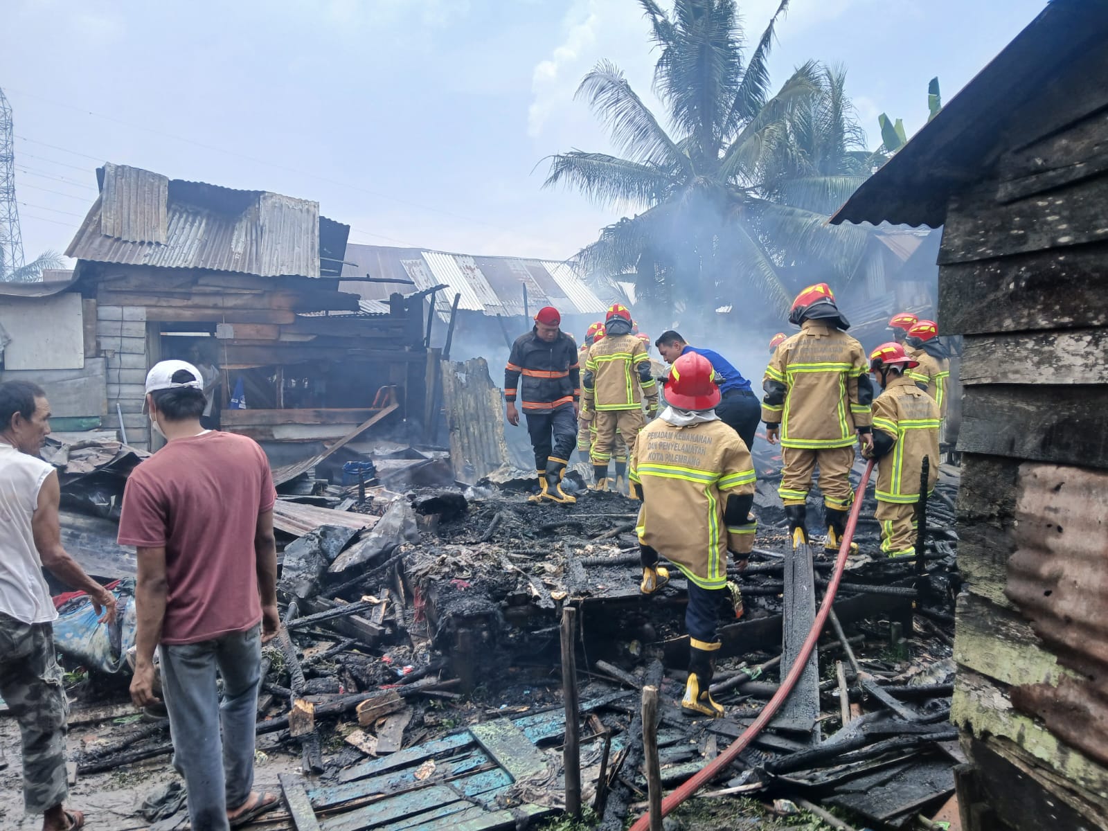 Lihat Kepulan Asap Hitam Pekat, Warga di 5 Ulu Palembang Berhamburan, Api Hanguskan 4 Rumah 2 Terdampak 