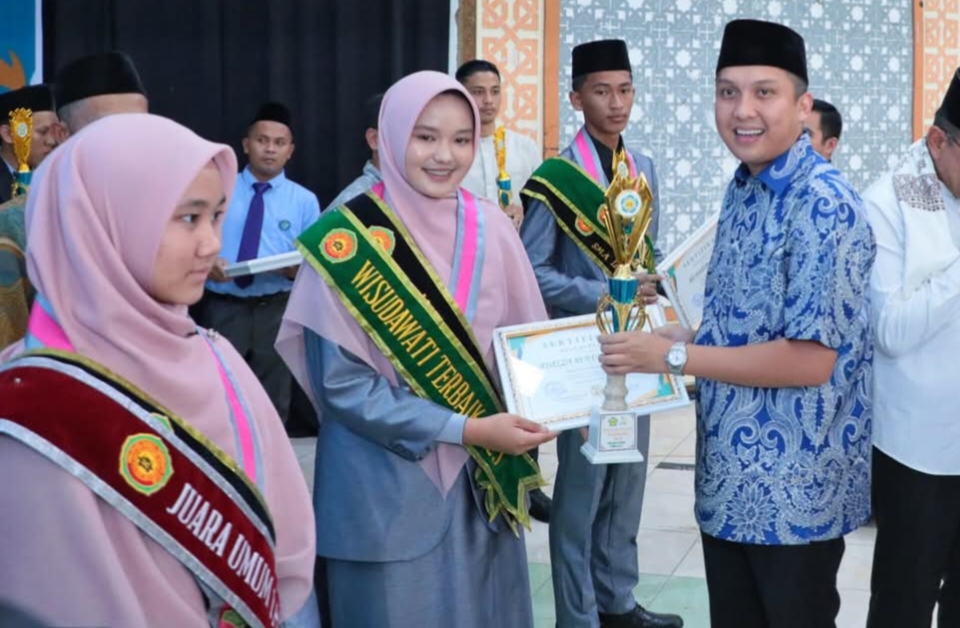 Hadiri Haflah Milad ke-75 Ponpes Raudhatul Ulum Sakatiga, Bupati Ogan Ilir Berikan Apresiasi