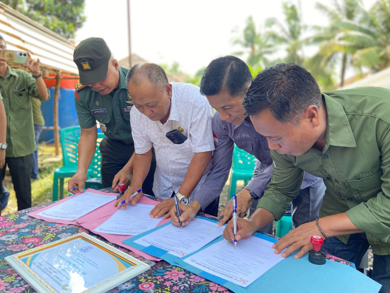 PT Tanjungenim Lestari Pulp and Paper Bangun Sumur Bor untuk Masyarakat Desa di Muara Enim