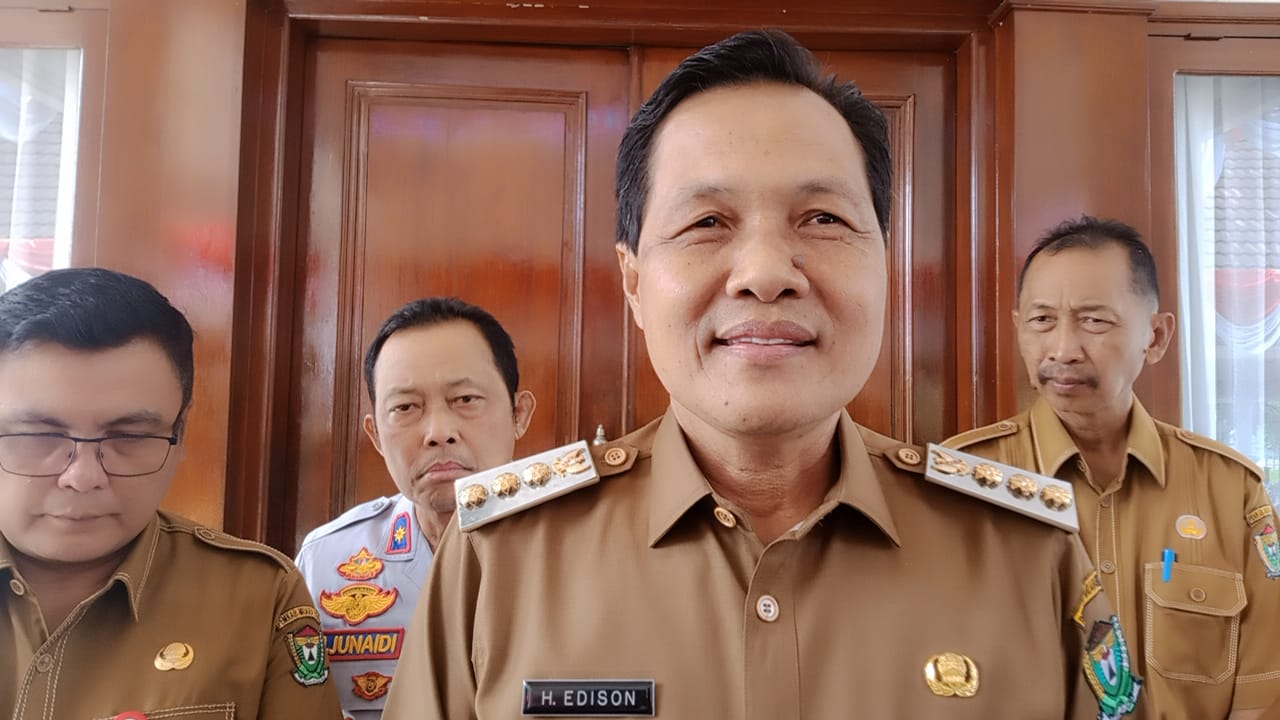 Demi Keselamatan, Bupati Edison Pastikan Penjaga Perlintasan KA Kembali Ditempatkan