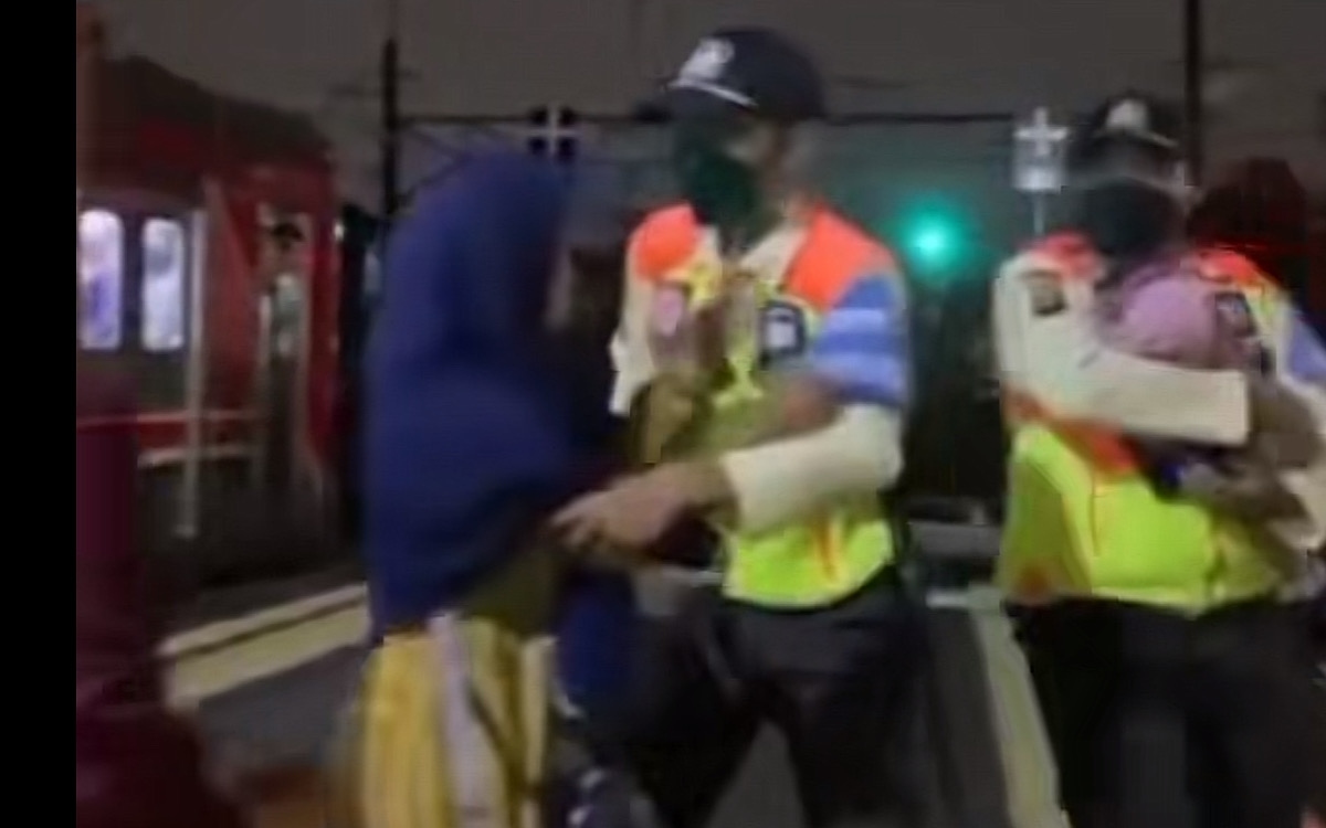 Viral Video Ibu Hendak Buang Bayinya di Rel Kereta, 2 Petugas Keamanan PT KAI Gercep Melakukan Penyelamatan