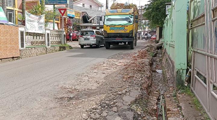 Bekas Galian di Jl Sukabangun II tak Kunjung Diperbaiki