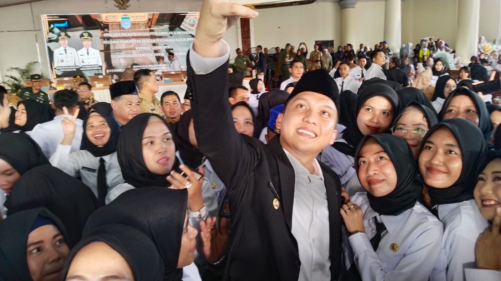 Bupati Ogan Ilir Lantik 546 PPPK Formasi Tahun 2023, Semoga Jadi Penyemangat Bagi Para Honorer Lain