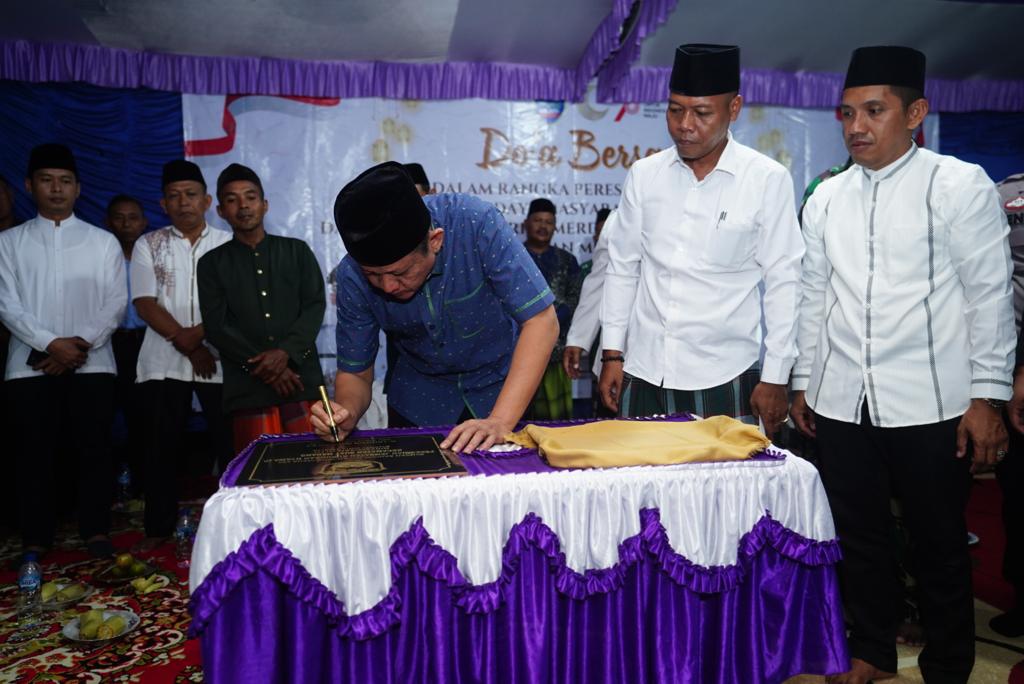 Jembatan Swadaya Masyarakat Desa Kurungan Nyawa II Diresmikan Bupati Enos