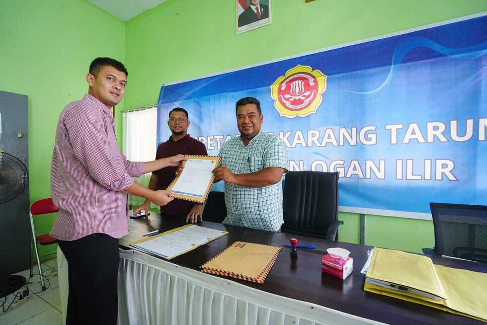 Muhammad Ilham Ambil Formulir Pendaftaran Calon Ketua Karang Taruna Ogan Ilir