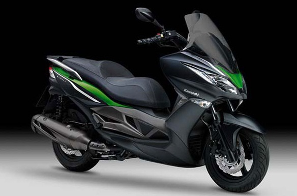 Harga Bersaing, Desain Sporty, Kawasaki J300 Si Ninja Matic Bikin Produsen Motor Sejenis Ketar Ketir