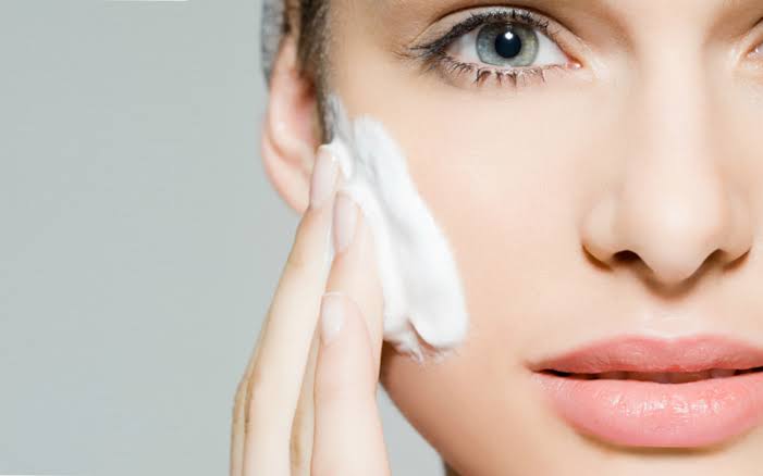 Jangan Sampai Terlewat, Ini 5 Manfaat dari Step Double Cleansing Sebelum Skincarean