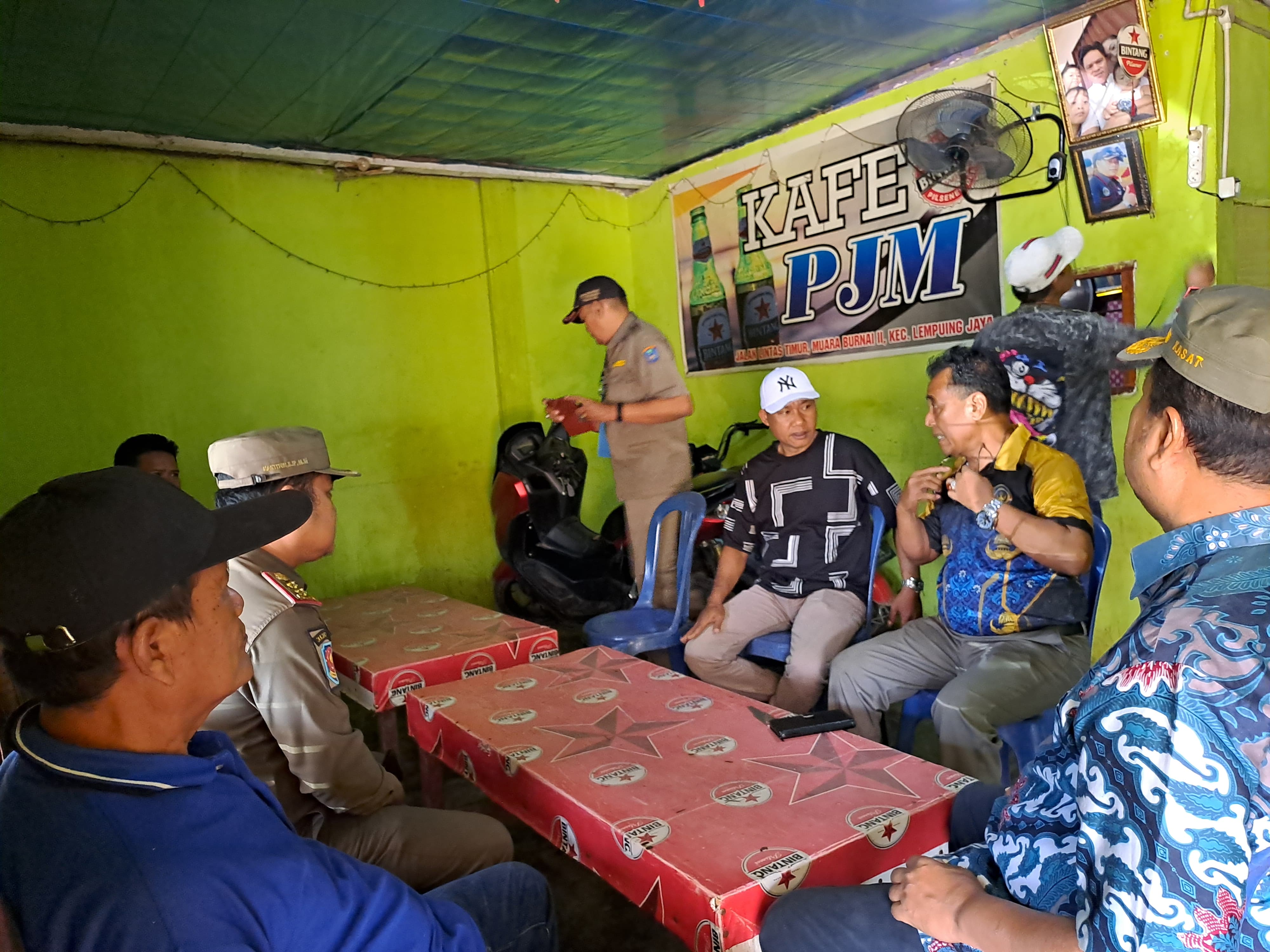 Puluhan Warung Remang-Remang dan Tempat Karaoke di Jalintim OKI Dirazia