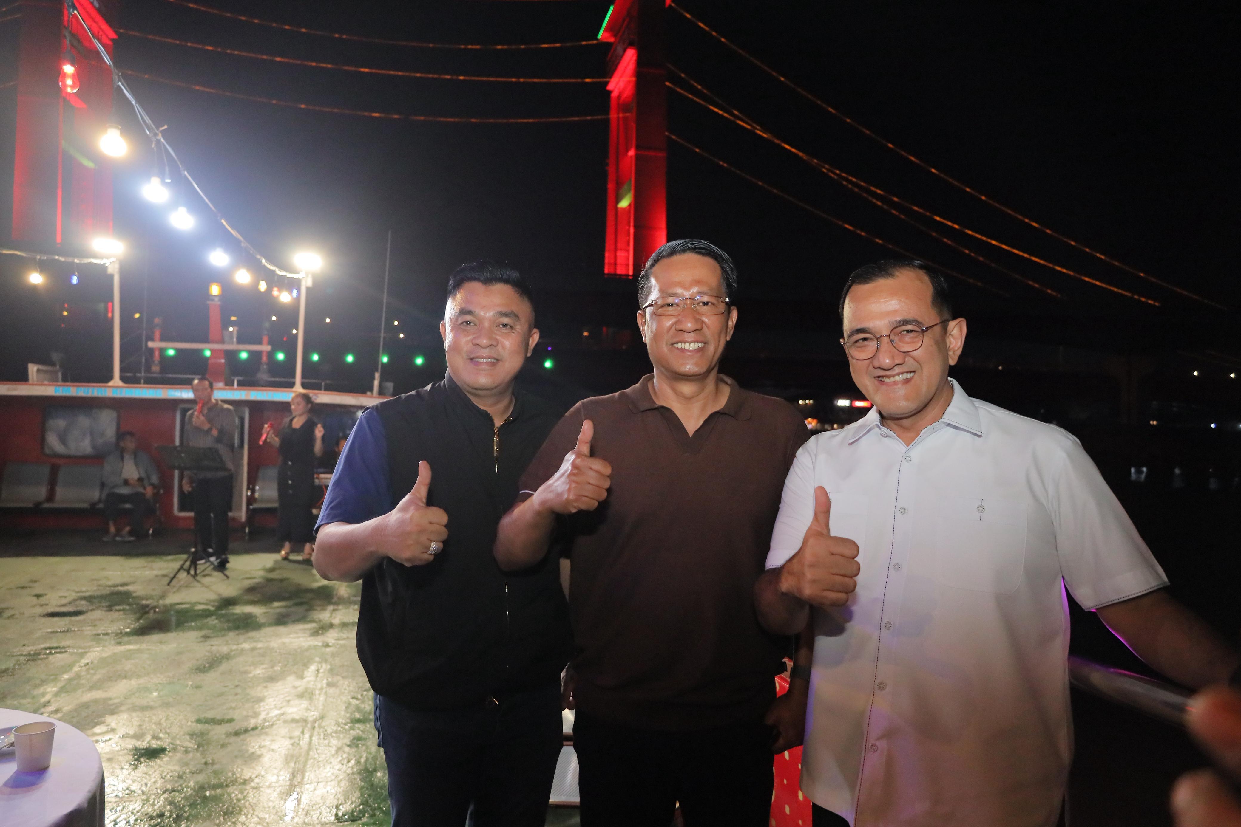 Nikmati Keindahan Ampera Dengan Musi Cruise, Pemkot Palembang Dipuji Menteri Hukum RI
