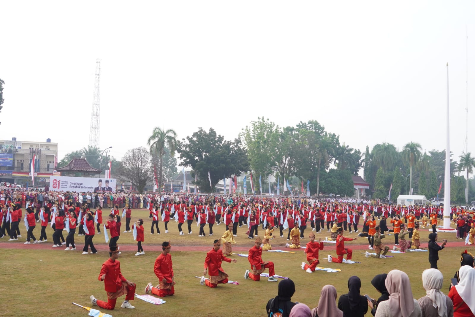 Tari Massal “Harmony Nusantara” Meriahkan HUT Ke-81 RI di OKI