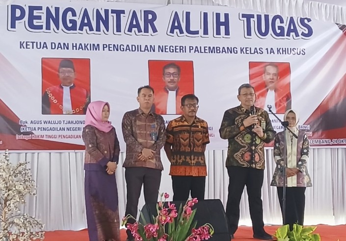 Suasana Haru Warnai Acara Pengantar Alih Tugas Ketua dan Dua Hakim PN Palembang
