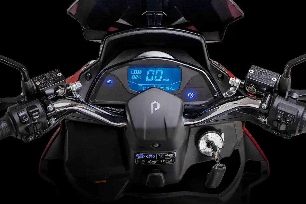 Motor Viral Terjang Banjir Ternyata Polytron Fox R, Punya Sistem Battery Subscription 200 Ribu Per Bulan