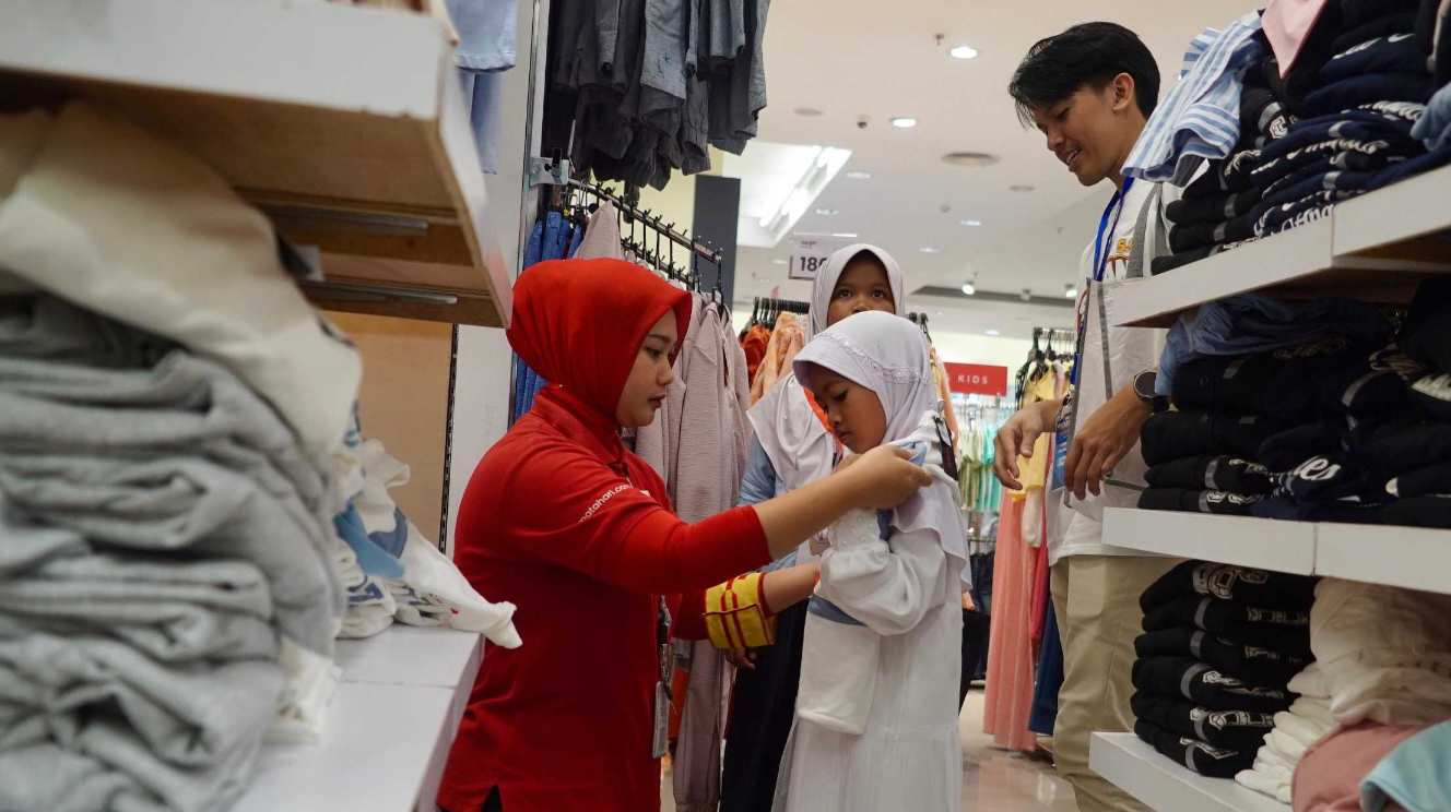 PHR Zona 4 Ajak Anak Yatim Prabumulih Pilih Baju Lebaran Impian