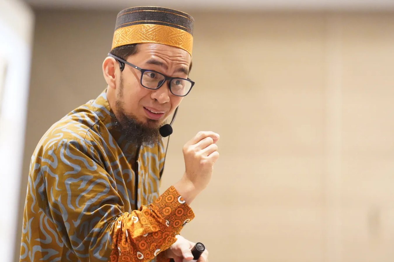 Panas! Yazid Jawas Larang Makmum Ikut Imam Qunut, Ustad Adi Hidayat: Nabi Suruh Ikuti Imam, Jangan Salahi Akid