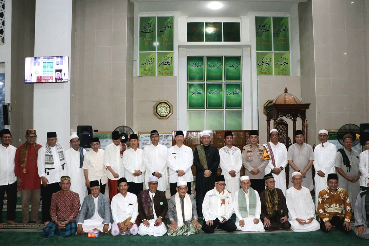 Pj Bupati Muara Enim Ajak Masyarakat Teladani Rasulullah dalam Peringatan Maulid Nabi Muhammad SAW 1446 H