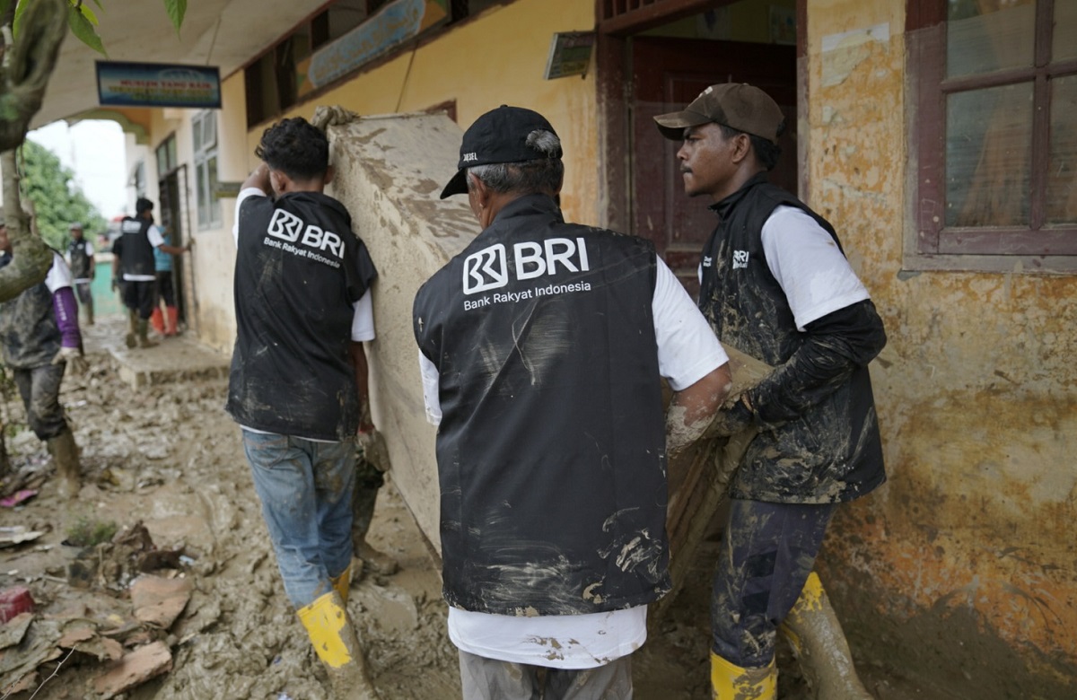 Dukung Pemulihan Pascabencana, Relawan BRI Peduli Terjun Langsung 'Bersih-bersih Sekolah' di Aceh Tamiang 