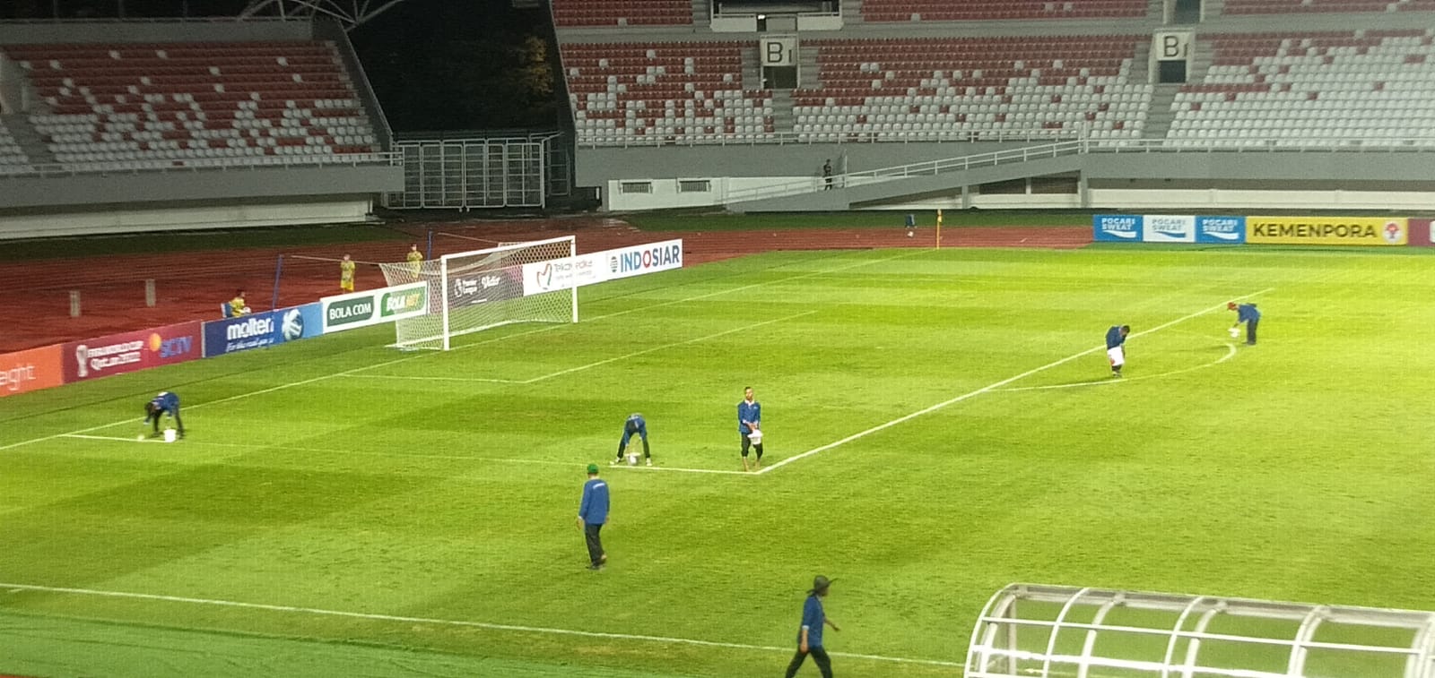 Sebelum Bertanding, Garis Lapangan Stadion GSJ Ditambah Cat