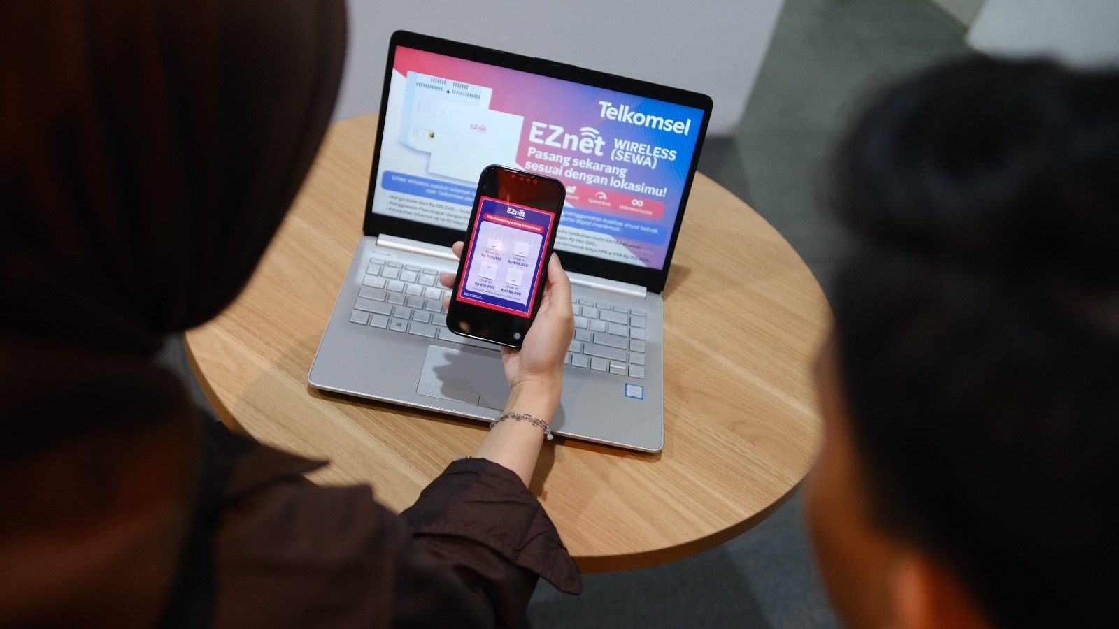 Telkomsel Luncurkan EZNet Wireless! Hadirkan Solusi Internet Tanpa Kabel Praktis dan Terjangkau