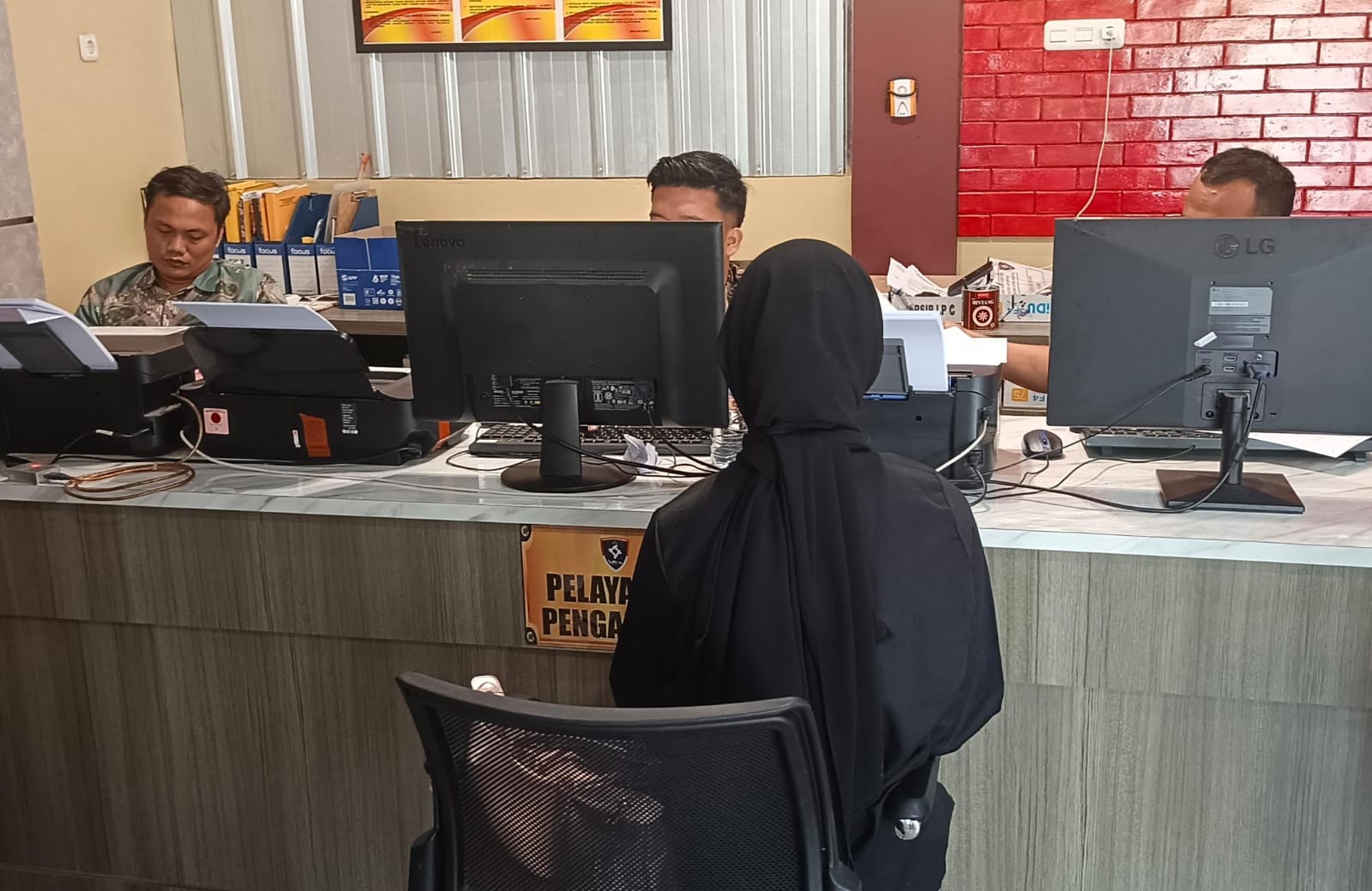 Difitnah Sebarkan Aib Keluarga Orang, Wanita Muda di Palembang Ini Jadi Korban Pengeroyokan Temannya