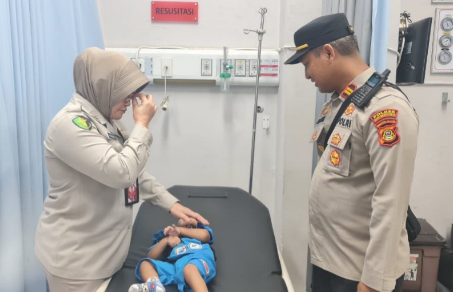 Kapolda Sumsel Atensi Pengobatan Anak Salah Satu Korban Robohnya Jembatan Lalan yang Dihantam Tongkang 