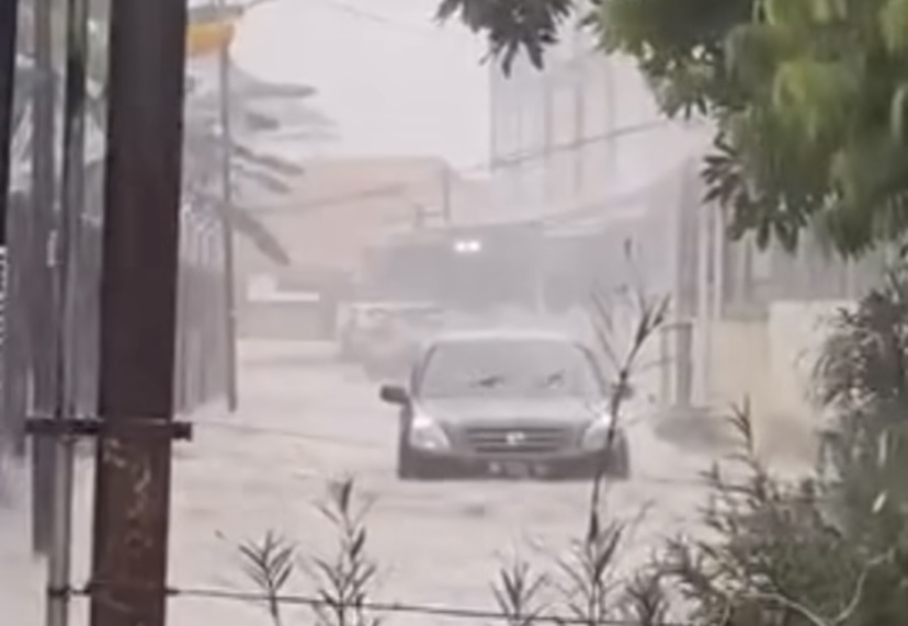 Palembang Diguyur Hujan Deras BBLK Sekip Tergenang Banjir, Ada Momen Tegang Saat Mobil Melintas?