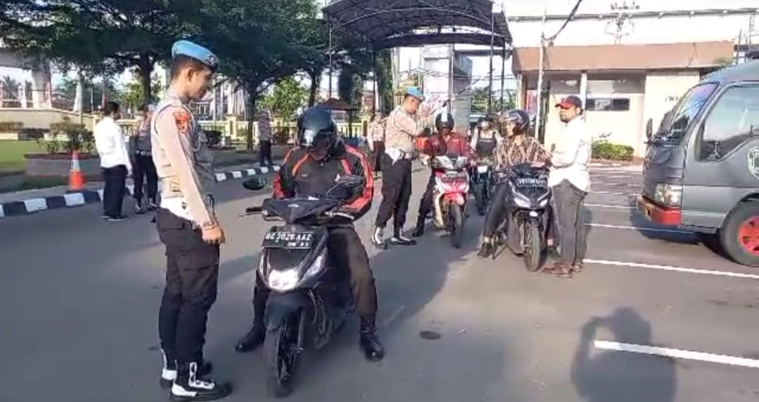 Provost Polrestabes Palembang Tertibkan Kendaran Pribadi dan Dinas Personel 